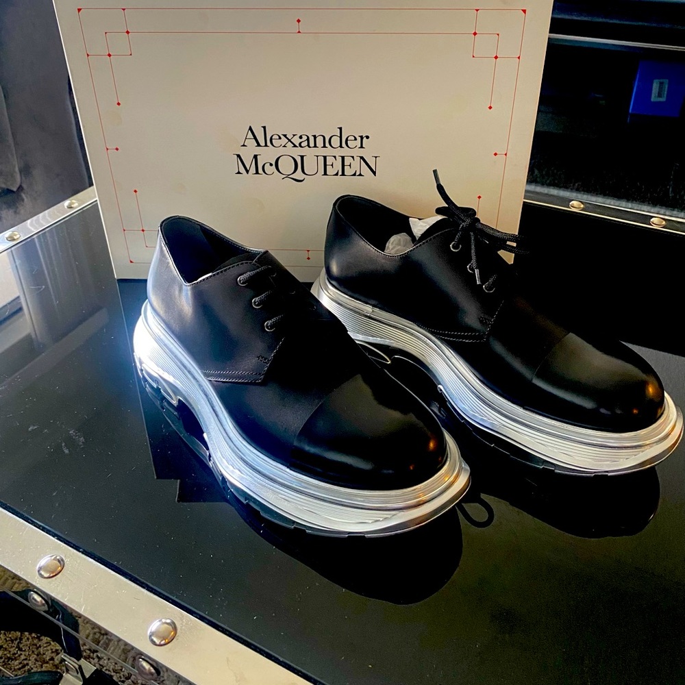 New Alexander McQueen Tread leather derby shoe size 10